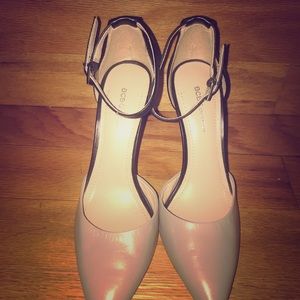 BCBG generation high heels size 6